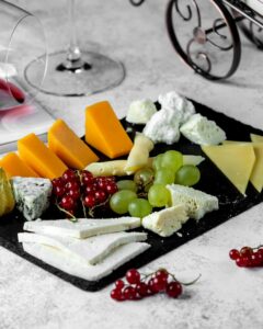 Consejos para diseñar la tabla de frutas y quesos perfecta en tu restaurante