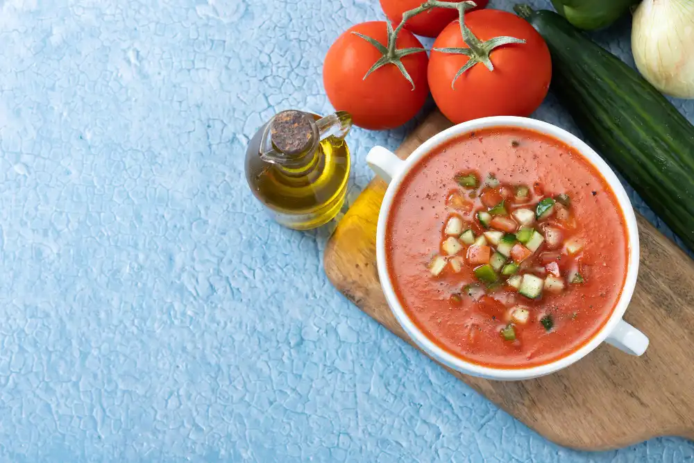 Platos icónicos de la Costa del Sol: La porra antequerana, el gazpachuelo y el ajoblanco