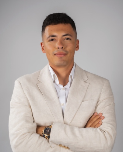 Lukas – Director Expansión Financiera